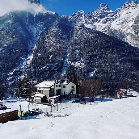 Sasso Nero Hotel Chiesa in Valmalenco Exterior photo