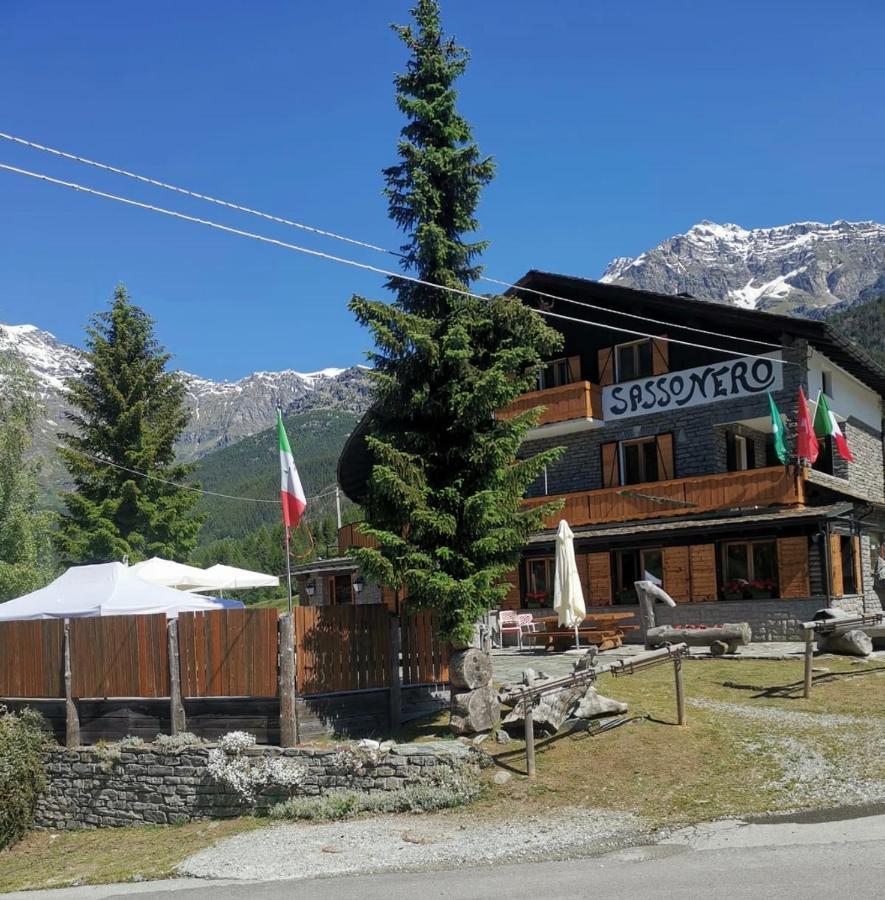 Sasso Nero Hotel Chiesa in Valmalenco Exterior photo