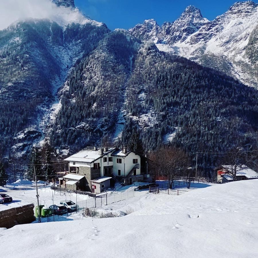 Sasso Nero Hotel Chiesa in Valmalenco Exterior photo